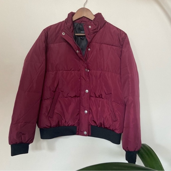 🌸 Forever 21 🌸 deep red puffer jacket - Picture 2 of 7